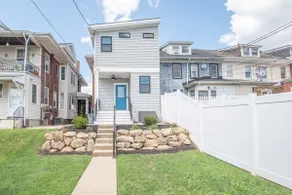 Riveting industrial townhome in trendy WestReading - Image 4