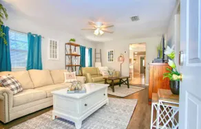 Charming Winter Park Fully Furnished & Pet Friendly Farmhouse Bungalow - Image 5