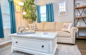 Charming Winter Park Fully Furnished & Pet Friendly Farmhouse Bungalow - Image 3