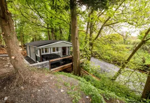 Luxury Lodge with Private Hot Tub - Image 2