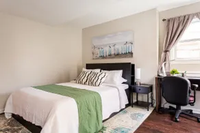 Newly renovated - all amenities - Image 2