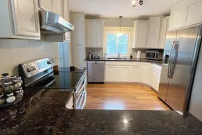 PRIVATE HOME NEAR BEACH LOCATED IN NARRAGANSETT, RI - Image 5