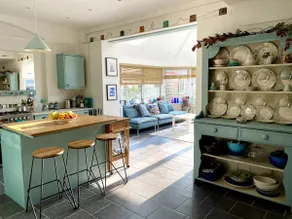 Fabulous Interior designed home in great location - Image 5