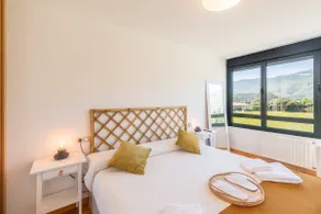 Amazing views, 2 bathrooms, elevator, 7 min downtown - Image 4