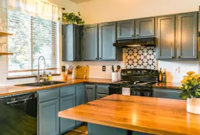 Updated Eagle Crest Townhouse with resort amenities. Family friendly. Pond view! - Image 3