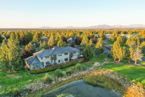 Updated Eagle Crest Townhouse with resort amenities. Family friendly. Pond view! - Image 4