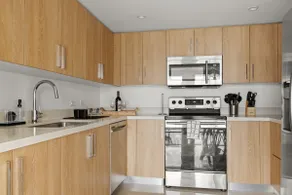 Exclusive 2BR Apt Pool Jacuzzi Walk to Shops - Image 5