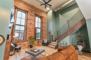 Historic Loft/Charlotte Suite/Starved Rock/Utica - Image 2