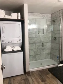Kicking Moose guesthouse- one bedroom with loft - Image 5