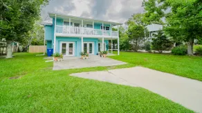 Pet-friendly* Walk Everywhere* Southport* Gameroom* Sleeps 10 - Image 2