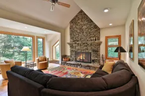Secluded 2600 sq ft home 15 min from Okemo+Killington - Image 3