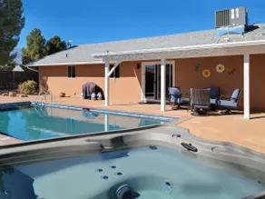 Pool, Hot Tub, firepit, BBQ, Deluxe & Spacious - Image 2
