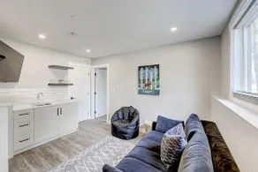Panoramic Mountain Views, BBQ and Outdoor Patio - Image 4