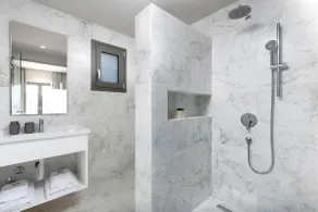Onore Luxury Suites - Image 3