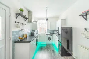 Charming 3-Bedroom Home With Free Parking - Image 3