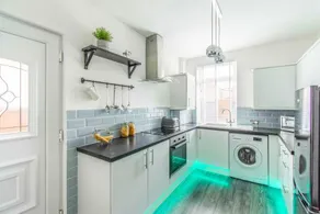 Charming 3-Bedroom Home With Free Parking - Image 2