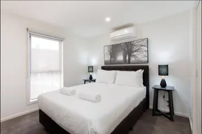 Captains Cove 1st Floor Spa Luxury Apartments - Free Netflix - Image 4
