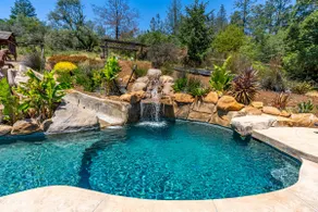 Wine Country Villa Heated Pool Hot Tub Upper Level - Image 5