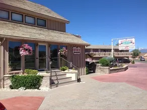 Quaint 2 bedroom serviced condo with hot tub - Image 2