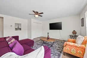 Modern 2 bdrm apt near O'hare-Downtown. King bed. - Image 2