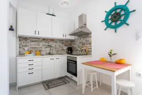 Pleasant Mansion With Garden! - Image 4