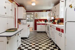 Sleeps 24+! Disc Golf, 4-Acre Yard, Unique Estate - Image 2