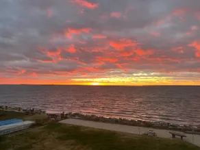 Stunning sunset charming waterfront home 4 seasons - Image 5