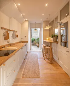 Central Hide Away With Private Roof Terrace - Image 2