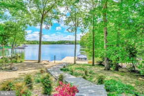 Lakeview Hideaway. Large lakefront home. - Image 4