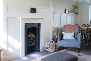 2 bedroom Georgian cottage on Island Wall - Image 2