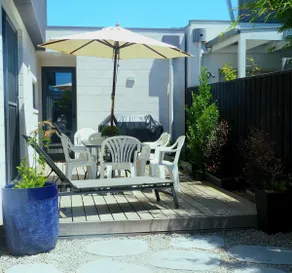 Beachside Luxury Living with Parking near Town. - Image 4