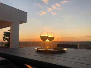 Cozy Luxurious Rooftop Apartment - Jacuzzi - Image 4