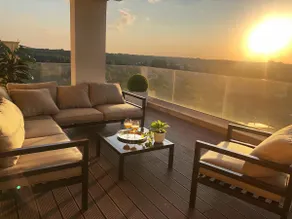 Cozy Luxurious Rooftop Apartment - Jacuzzi - Image 2