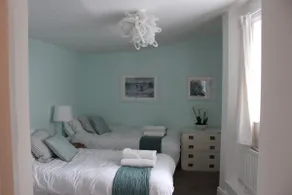 The Blue Lobster. Fun and modern 2 bed flat. - Image 3