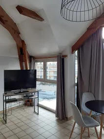 1 bedroom with character, bright, GAP city center - Image 5