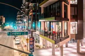 Modern Urban Flats: Prime Tucson Location - Image 3