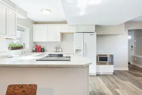Spacious 2 Bedroom Apartment in Prime NW Location - Image 5