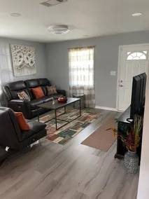 Cosy 2 bedroom, 1 bath house with modern amenities - Image 2