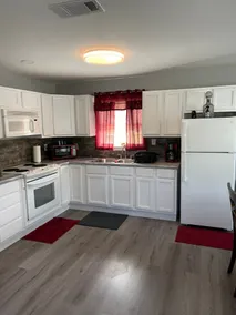 Cosy 2 bedroom, 1 bath house with modern amenities - Image 3