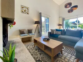 Charming family home with 4 bedrooms and parking - Image 4
