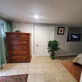 LOVELY STUDIO APT W/ PRIVATE ENTRANCE & PATIO - Image 4