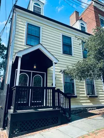 Charming Townhouse in Historic District - Image 3