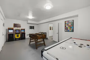 Luxury 3-bedroom Tri-Level w/ Game Room - Image 5