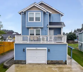Luxury 3-bedroom Tri-Level w/ Game Room - Image 2