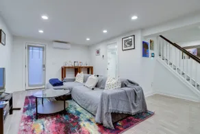 Garden level apartment centrally located - Image 5