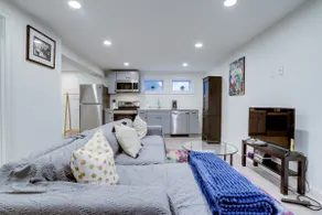 Garden level apartment centrally located - Image 2