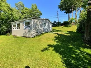 Cottage with direct view of the St. Lawrence River - Image 5