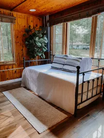 Abby’s Place - steps away from Higgins Lake! - Image 4