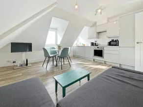 Stylish loft APT with EV charging / Parking and AC - Image 2