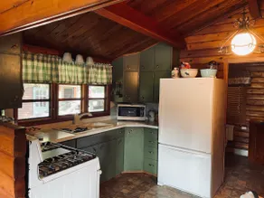 Cozy two bedroom log cabin on a peaceful lake - Image 3